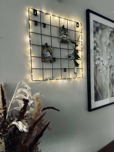 Tavla i svart metall – inkl ljusslinga och klämmor