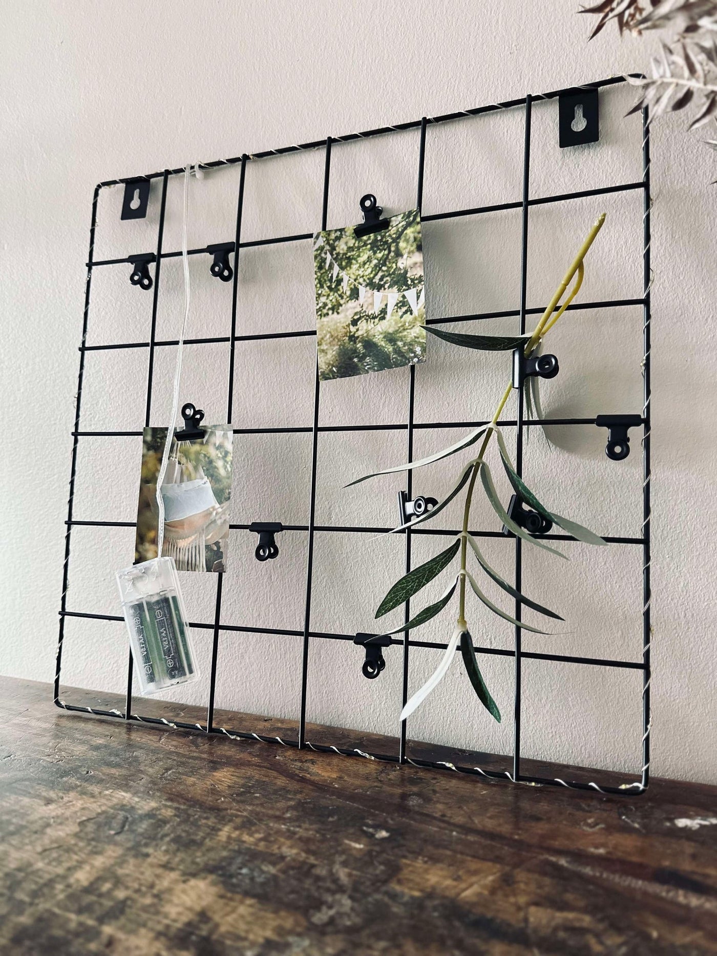 Tavla i svart metall – inkl ljusslinga och klämmor