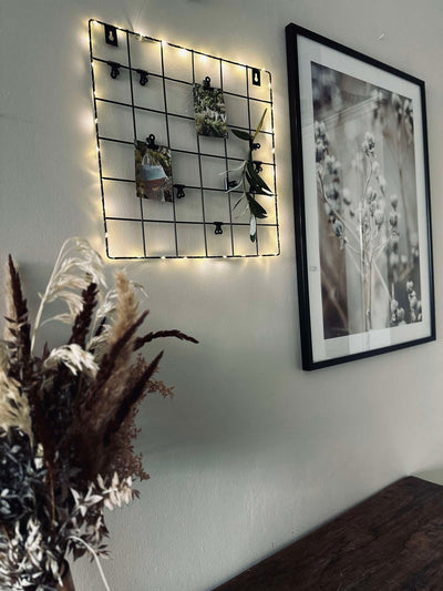 Tavla i svart metall – inkl ljusslinga och klämmor