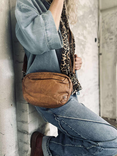 Axelremsväska Hanna Cognac