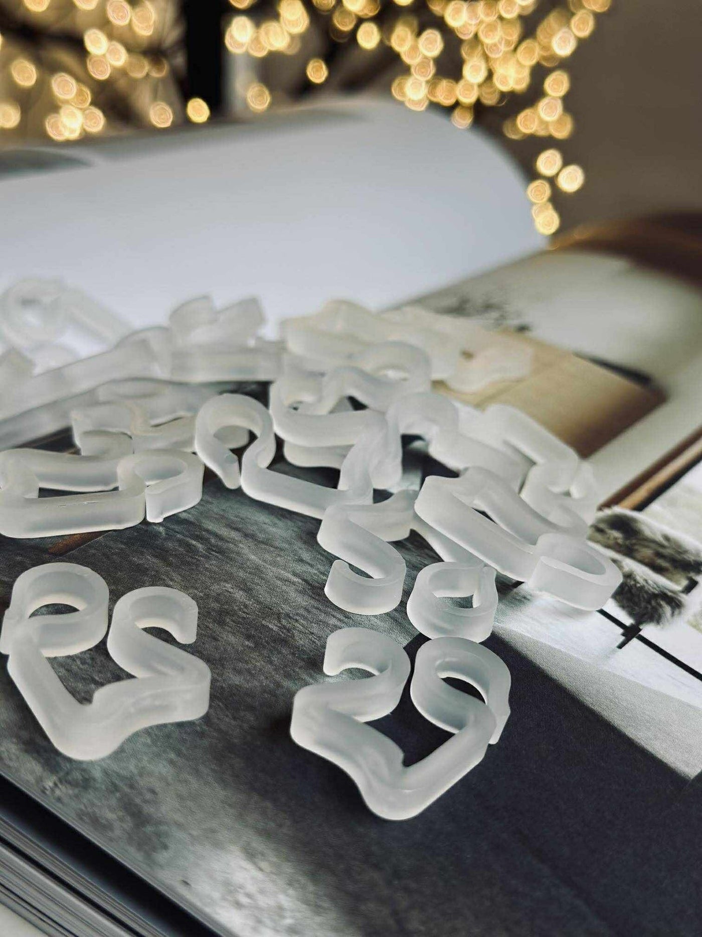 Krokar för upphängning av ljusslinga - 50 st.