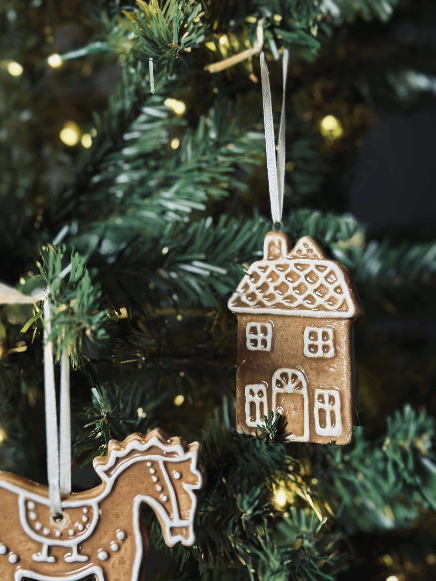 Hängande pepparkakshus