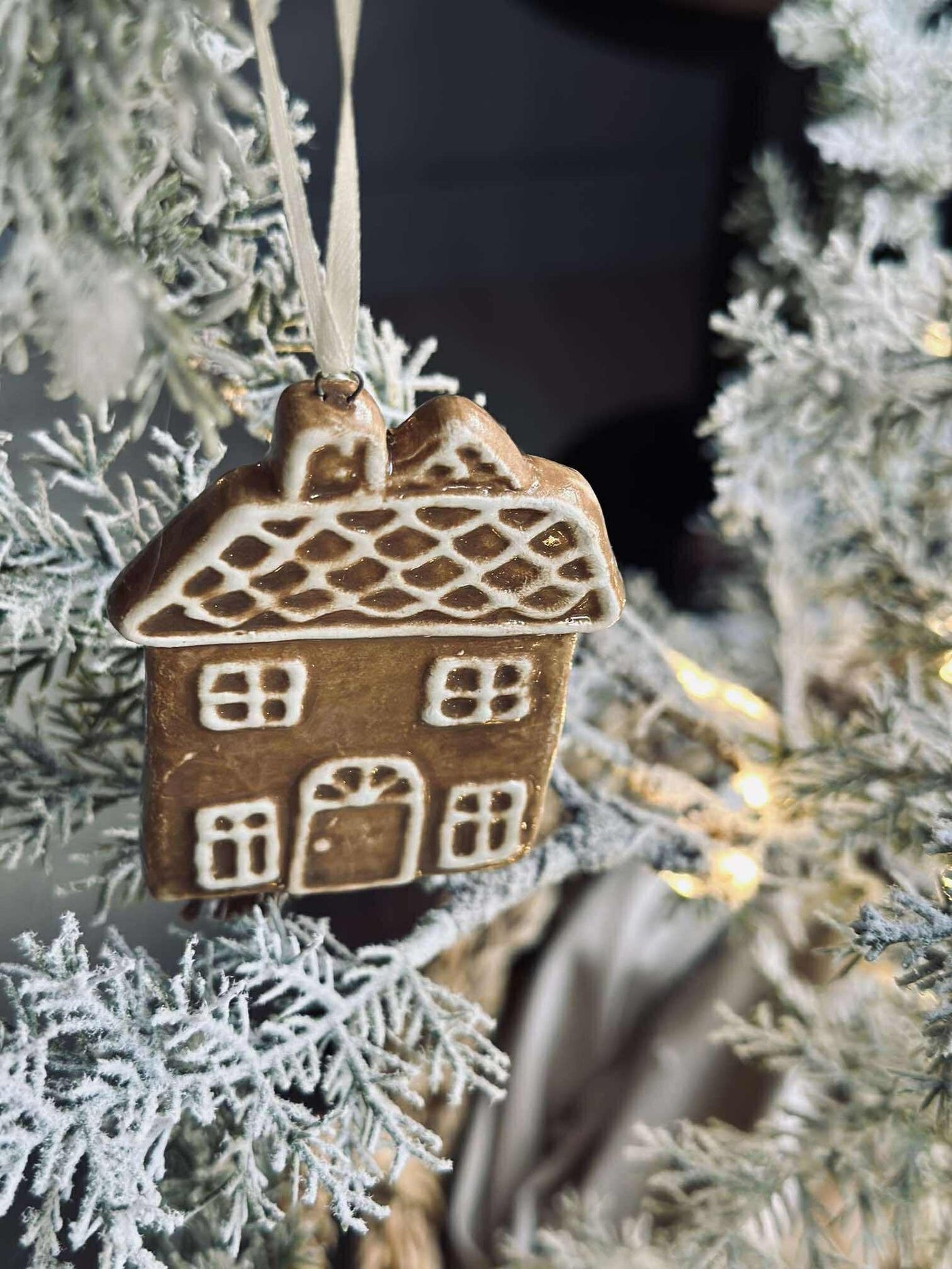 Hängande pepparkakshus