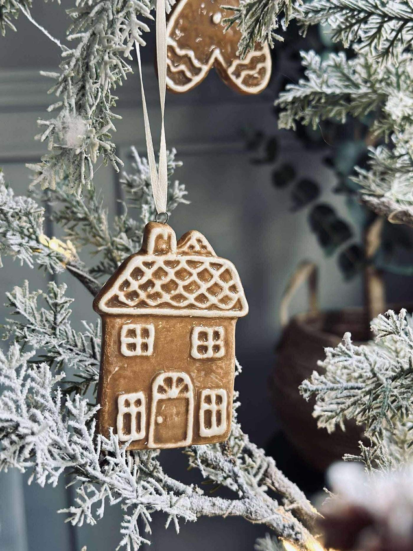 Hängande pepparkakshus