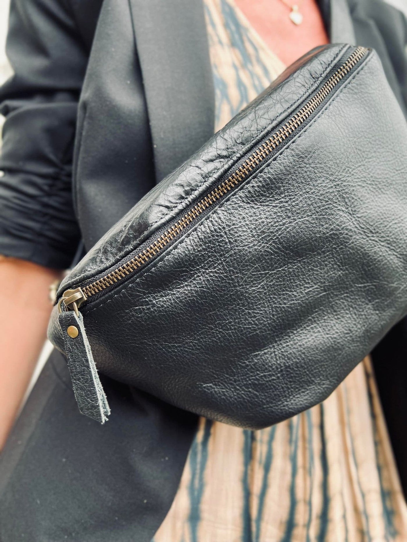 Bumbag BELLA i Svart buffelläder