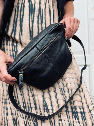 Bumbag BELLA i Svart buffelläder