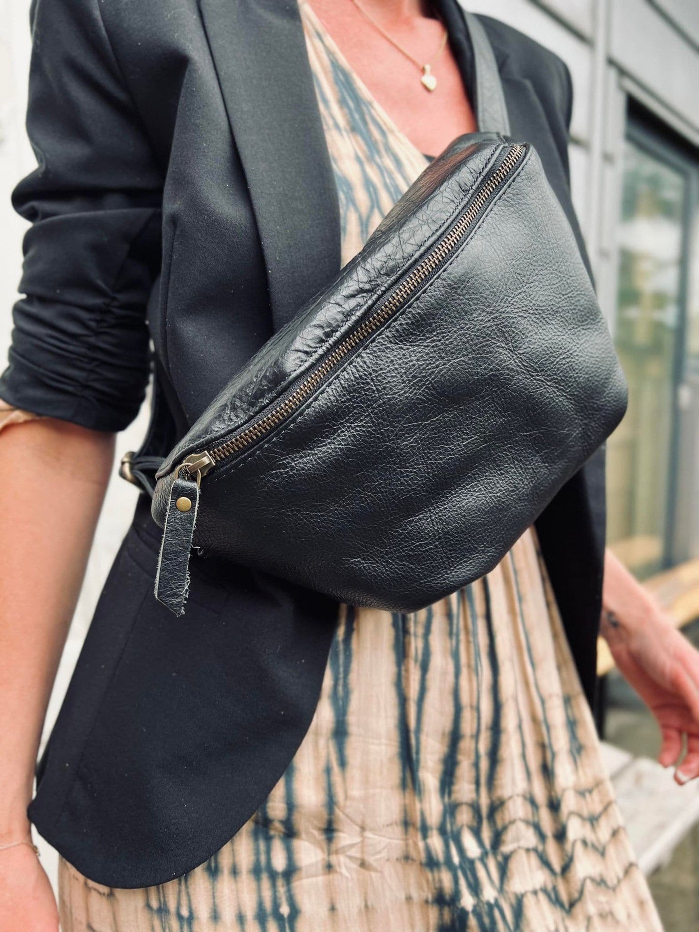 Bumbag BELLA i Svart buffelläder