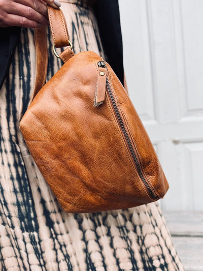 Bumbag BELLA i Cognac buffelläder