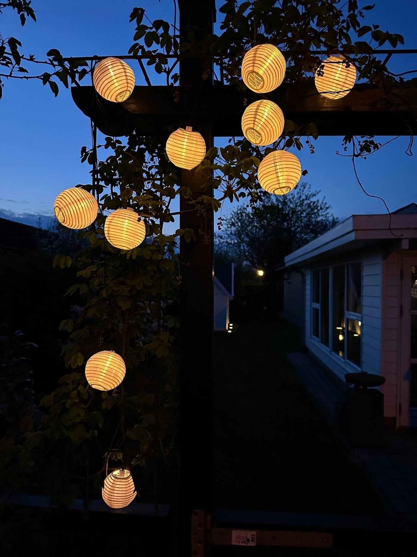 LED solcell ljusslinga, 10 vita bollar