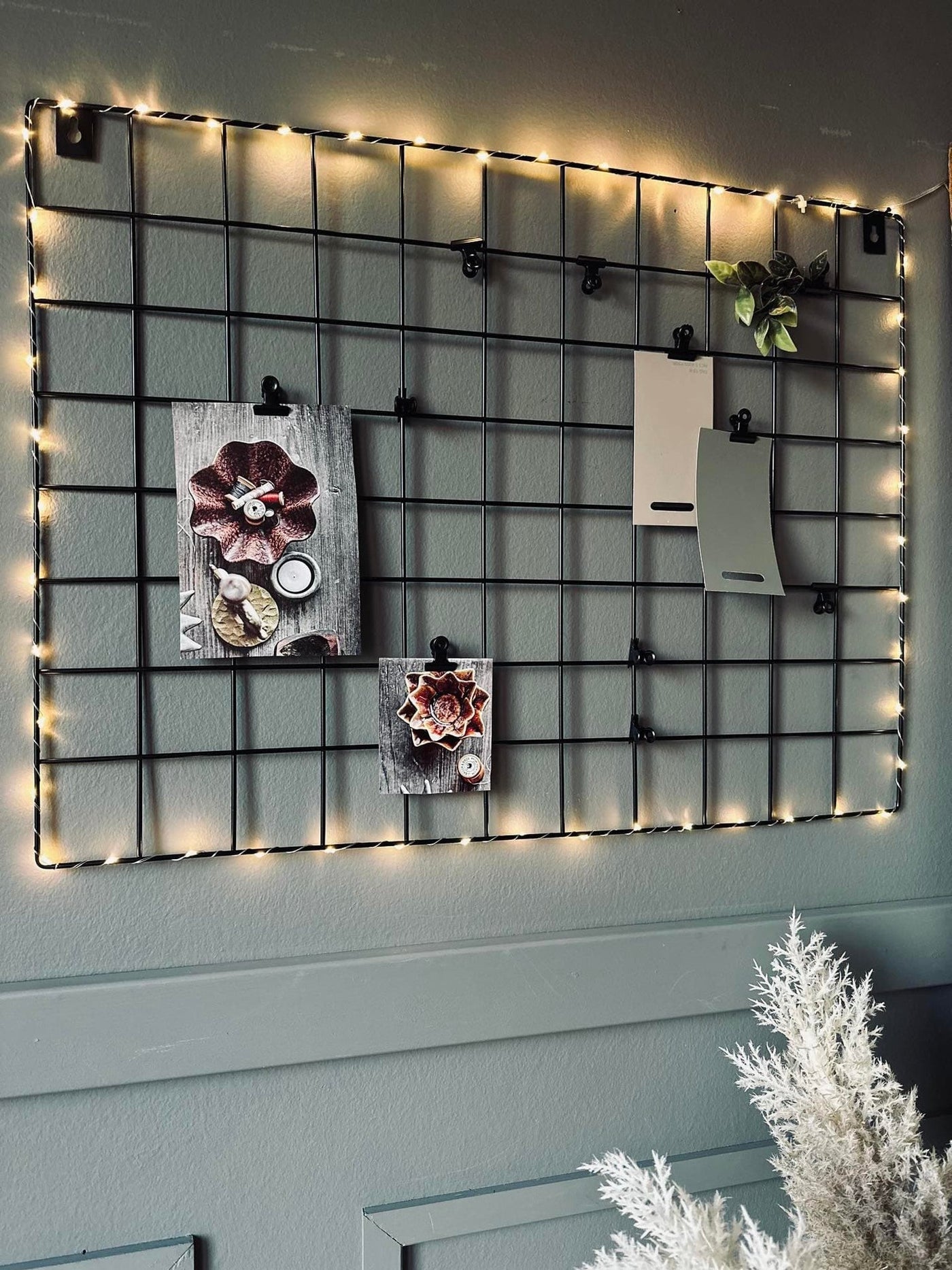 Svart metalltavla – inklusive ljusslinga och klämmor